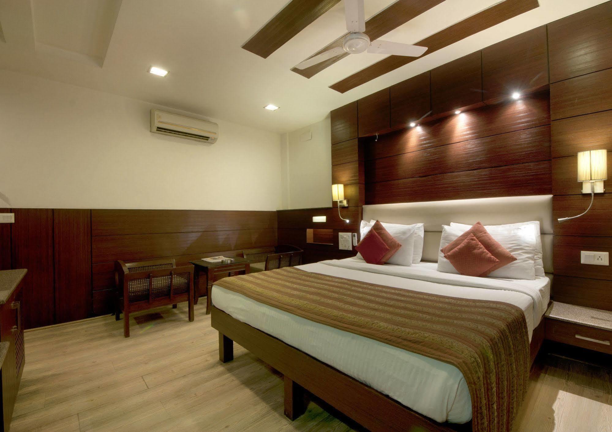 Hotel Amaltas International - Delhi-16 Neu-Delhi Exterior foto
