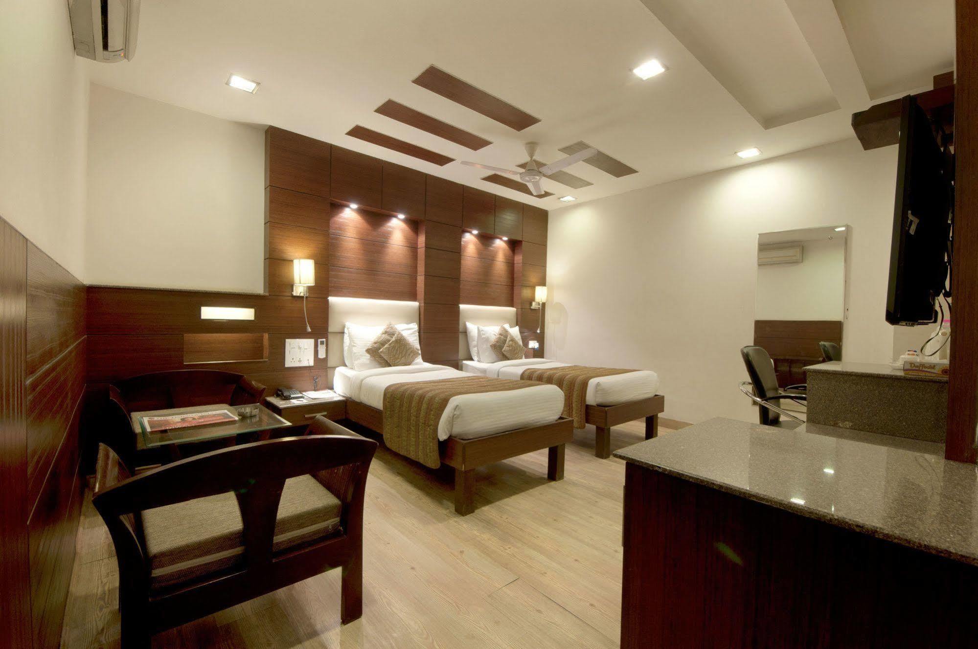 Hotel Amaltas International - Delhi-16 Neu-Delhi Exterior foto