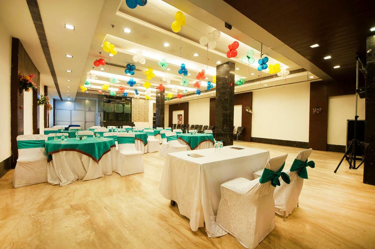 Hotel Amaltas International - Delhi-16 Neu-Delhi Exterior foto