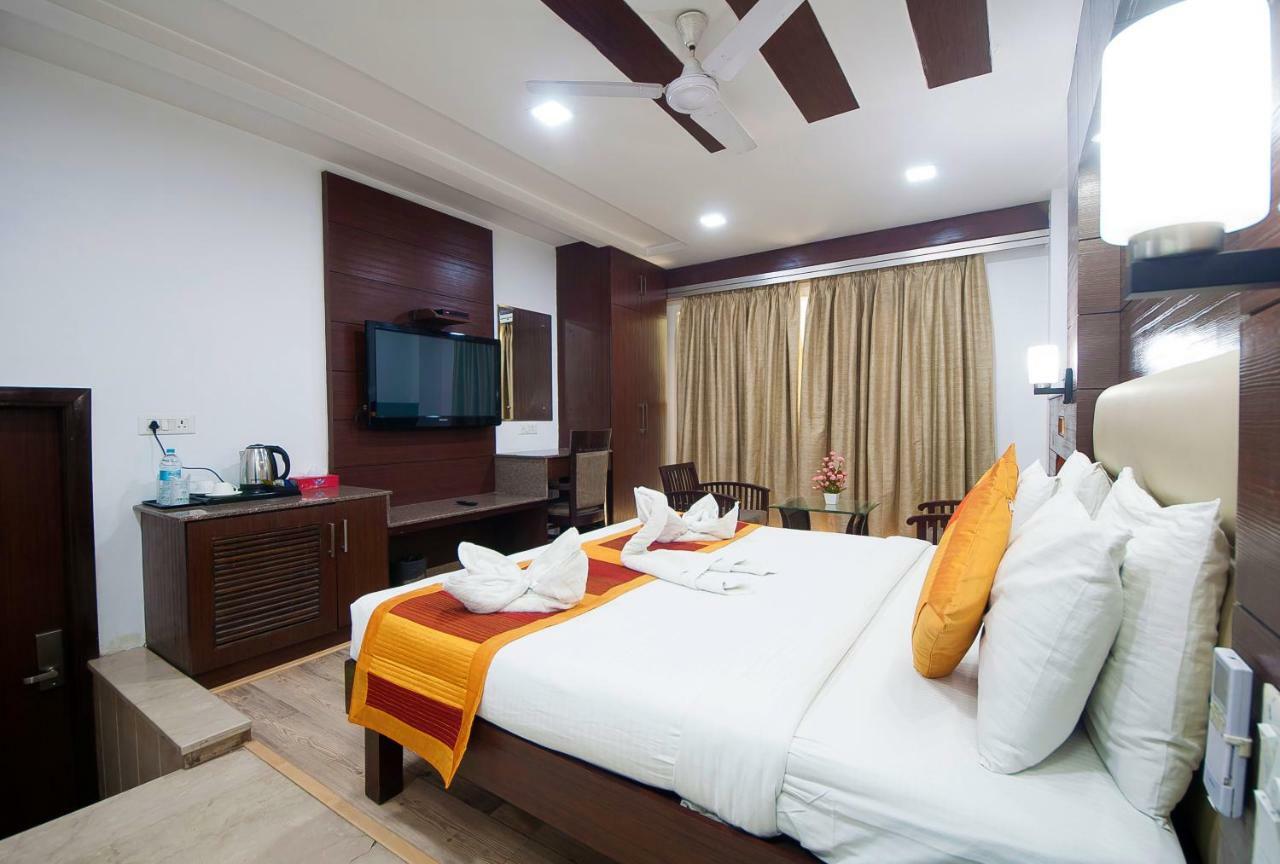 Hotel Amaltas International - Delhi-16 Neu-Delhi Exterior foto